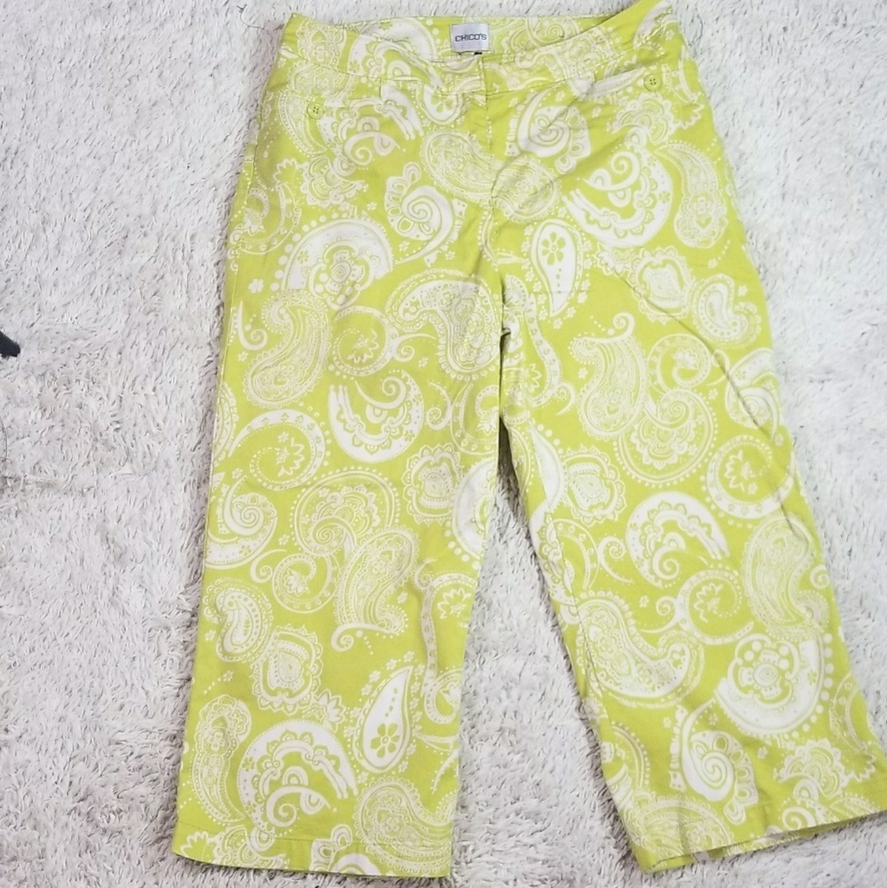 Chicos fun print straight leg capris size 6